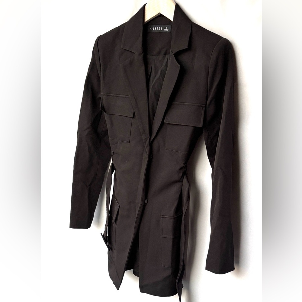 NWOT Lioness Women’s Black Blazer Jacket, 4 front pockets, casual- Small